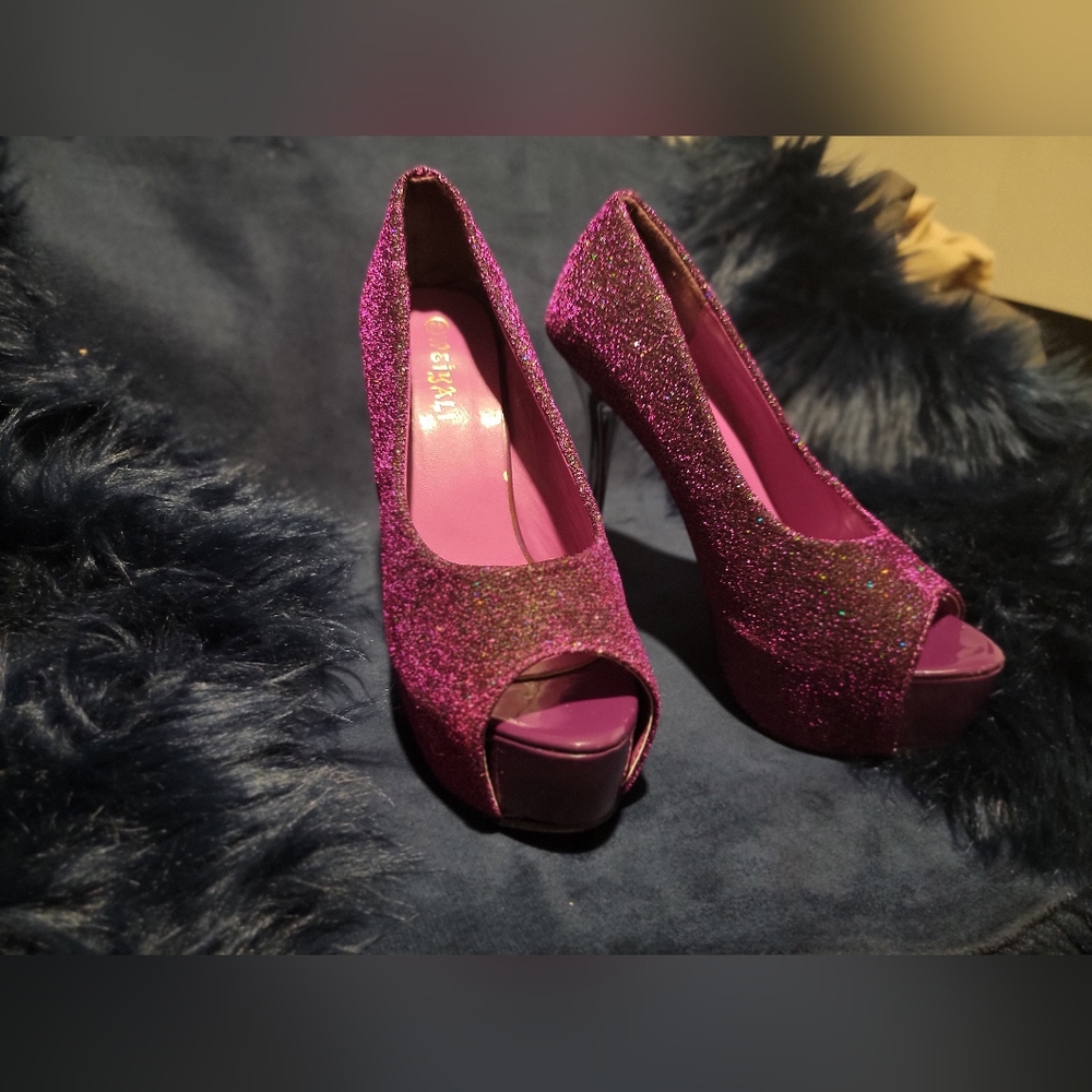 High Heels - Picture 3 of 4